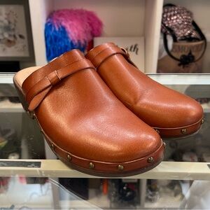 Time and Tru Women’s Studded Wooden Bow Clogs | Size 10